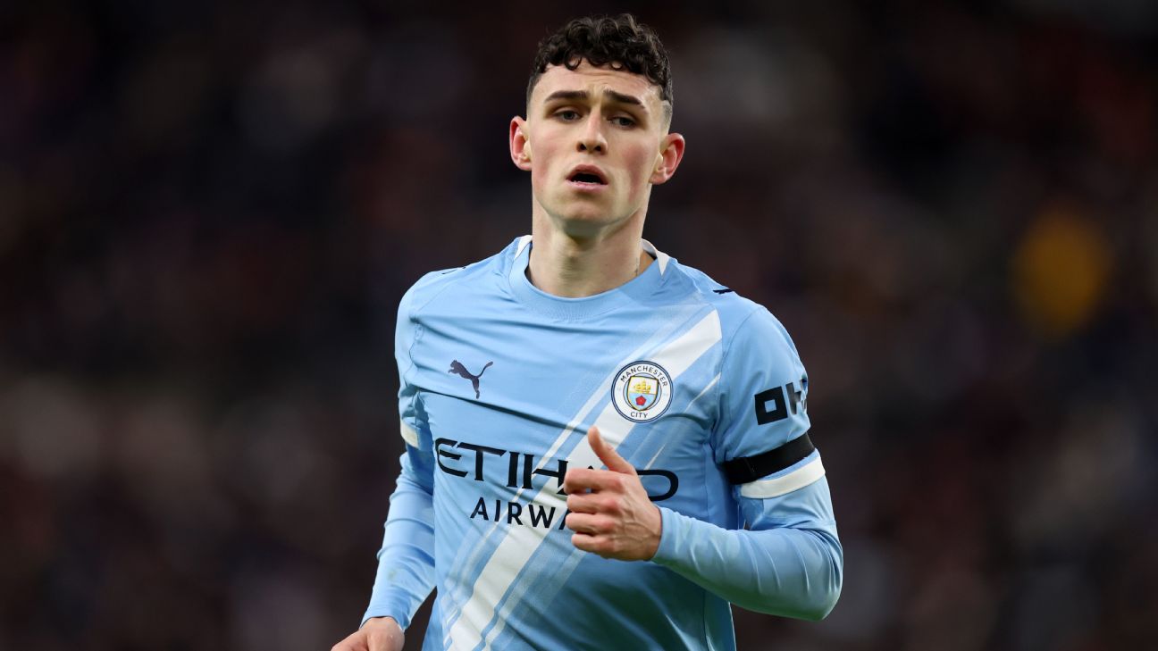 Phil Foden โดนใบแดงหลังเตะ Bruno Fernandes ในศึกแมนเชสเตอร์ดาร์บี้ รูปประกอบข่าวฟุตบอล