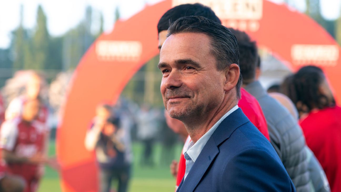 Marc Overmars ก้าวลงจากตำแหน่งผู้อำนวยการกีฬา Royal Antwerp หลังมีปัญหาสุขภาพ รูปประกอบข่าวฟุตบอล