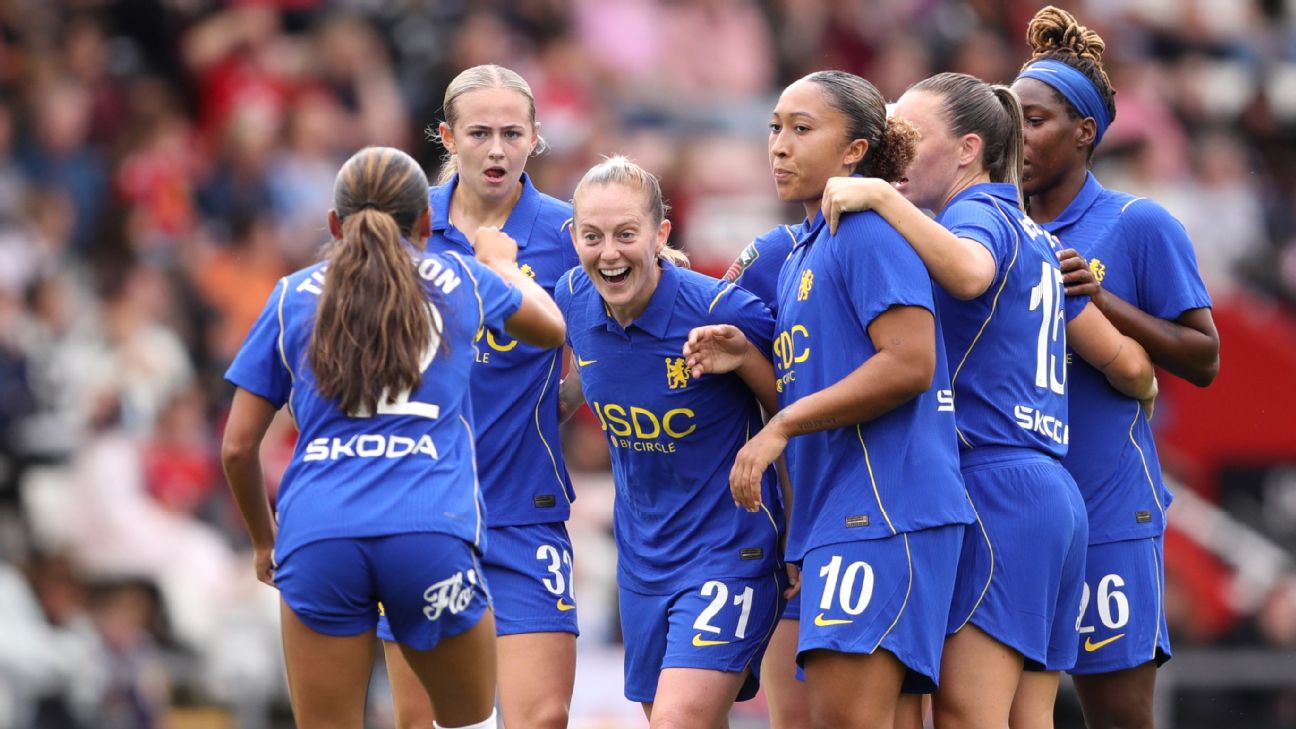 Lauren James และผู้เล่นเชลซีทำเกมรุกใส่แมนเชสเตอร์ ยูไนเต็ดในศึก Women's Super League