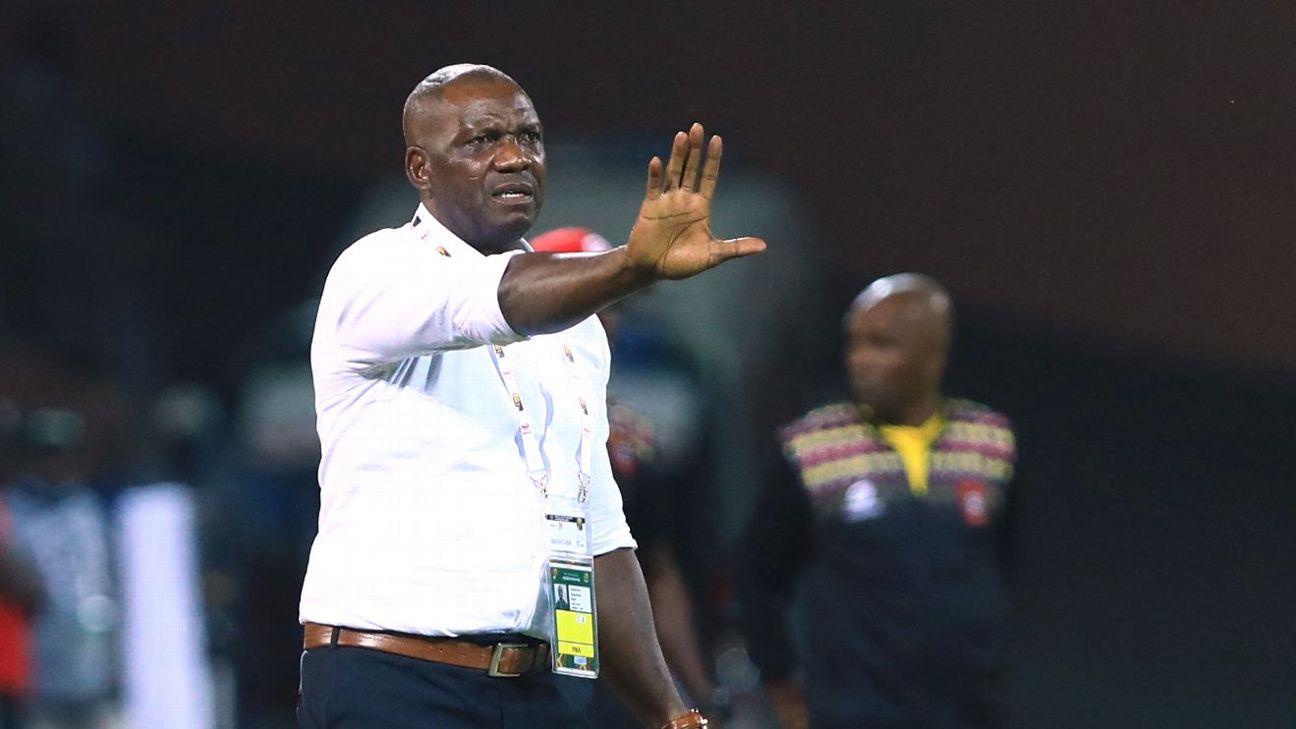 Augustine Eguavoen ผู้ได้รับแต่งตั้งเป็นหัวหน้าโค้ชชั่วคราวของไนจีเรีย ซูเปอร์ ฟอลคอนส์