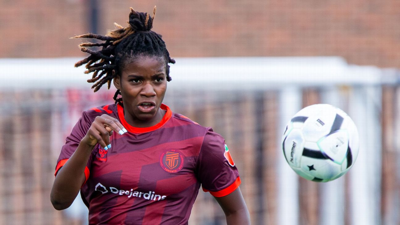 Esther Okoronkwo กองหน้าทีมชาติไนจีเรียของ AFC Toronto ที่คาดว่าจะพลาดช่วงที่เหลือของฤดูกาลจากอาการบาดเจ็บ